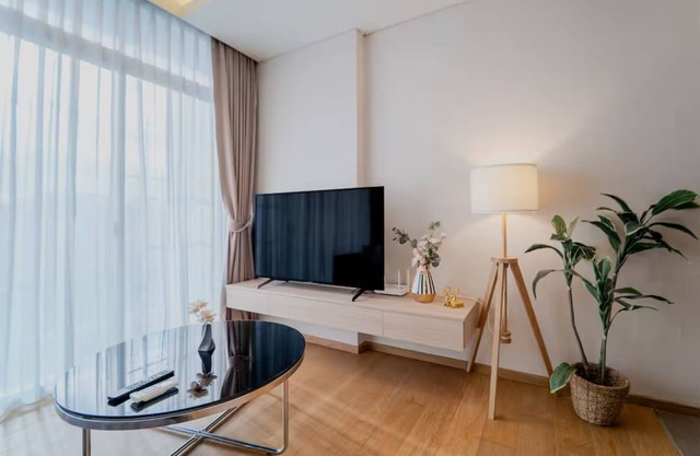 Panoramic 2BR near Ekkamai with Infinity Pool