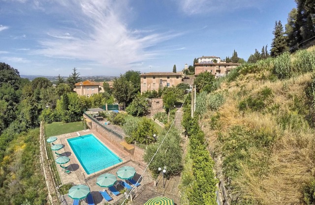 Panoramic Apartment in Palaia with Large Garden and Panoramic View