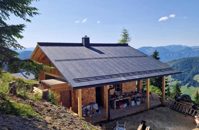 Panoramic hut in the ski area
