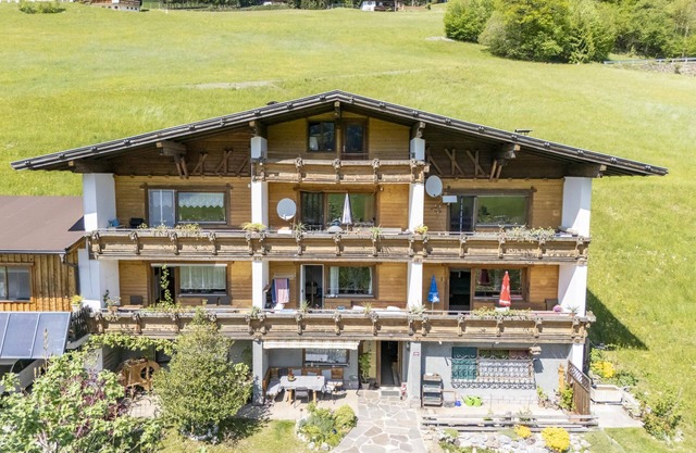 Panoramic Apartment, 500m to the ski bus