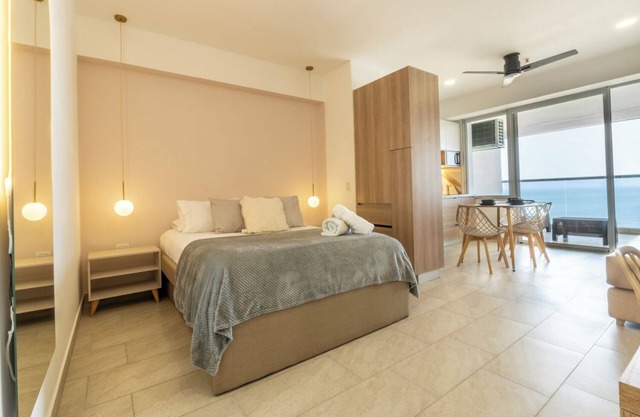 Panoramic Oceanview Loft Near Beach & Airport