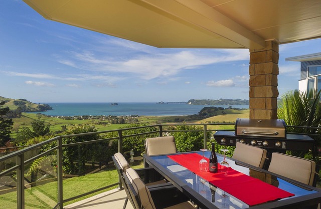 Panoramic ocean and rural views, 2 bedroom private apartment