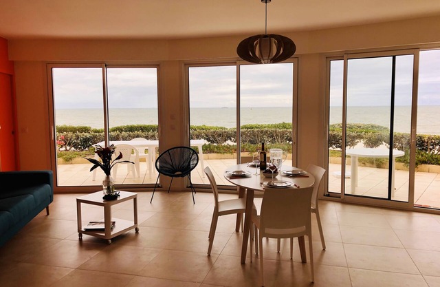 Panoramic ocean view, direct beach access