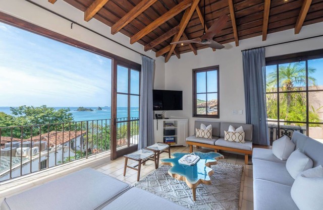 Panoramic Oceanview, Plunge Pool, Free Beach Club Access.