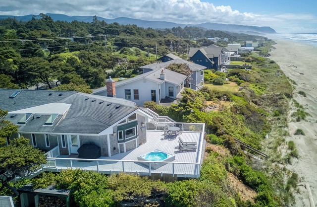 Panoramic Views from this Luxurious Oceanfront Home with Hot Tub and Wet Bar!