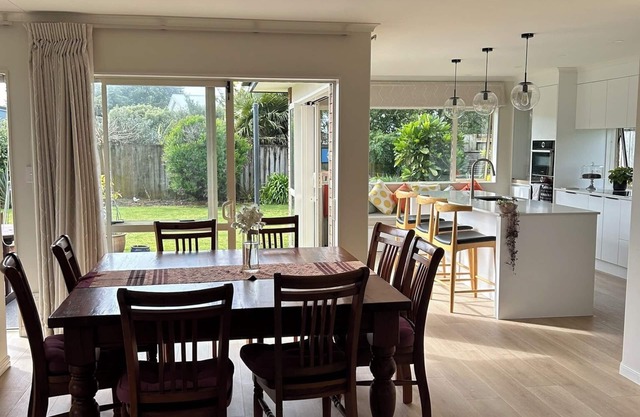 Papamoa Holiday Home. 6 minute walk to beach, avail Xmas and New Year 2024-2025