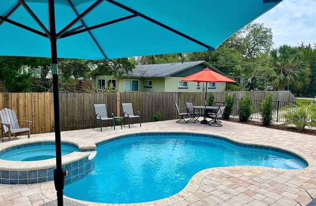 Paradise by the River - Relax in Style! New Pool and Heated Spa!