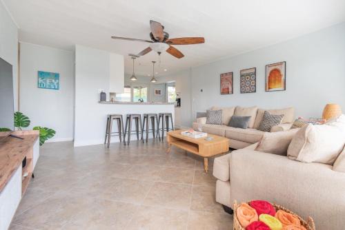 Paradise Oasis with Heated Pool 8 mins from the Beach!