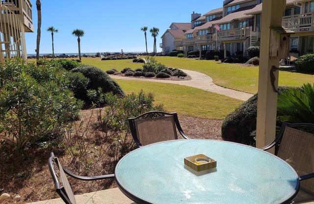 Paradise! Oceanview and minutes walk to pools, dining, and more!