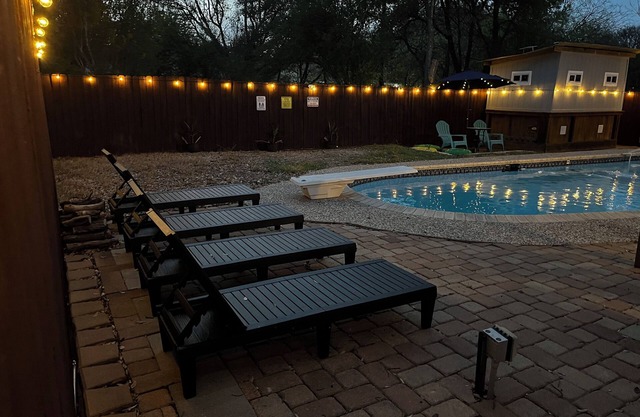 Paradise! Pool! Great Location!