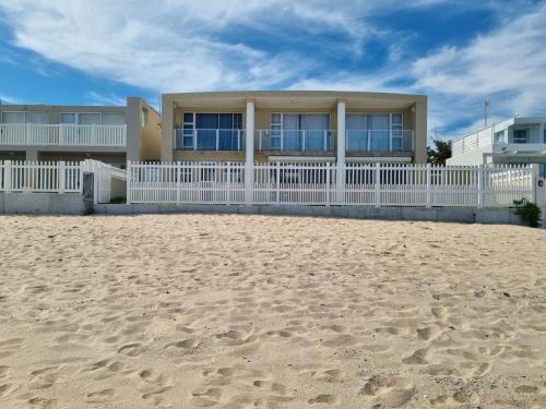 Paradise Tide - 4 Bedroom Beachfront home with Private Pool