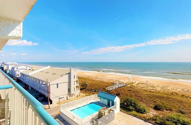 Paradise Towers 504 - Oceanfront Complex with Full Size Swimming Pool