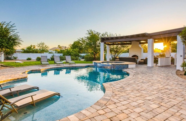 Paradise Valley Villa - 6BR Retreat with Pool, Spa, Pizza Oven & Views