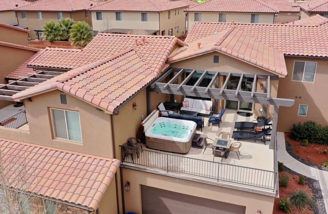 Paradise Village Family Gem ~ HotTub ~ Water Park