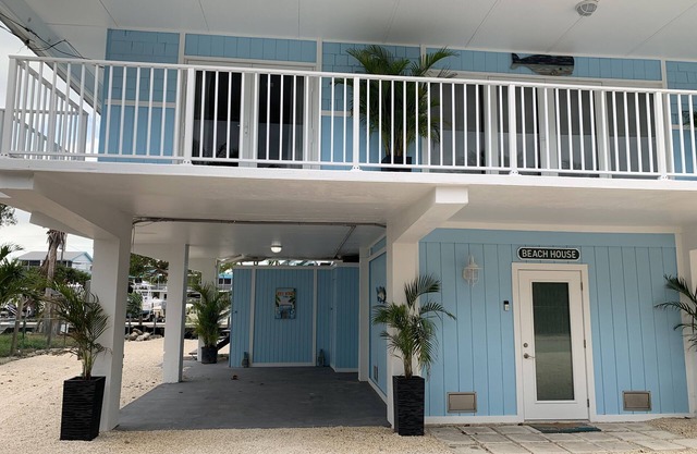 Paradise with surrounding beaches and amazing fishing!