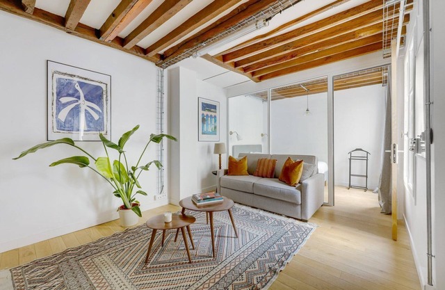 Paris Marais Bretagne Temple