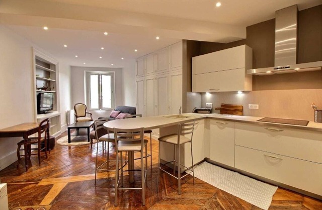 Parisian Home | 1 room | Ile de la Cité - Ile Saint Louis