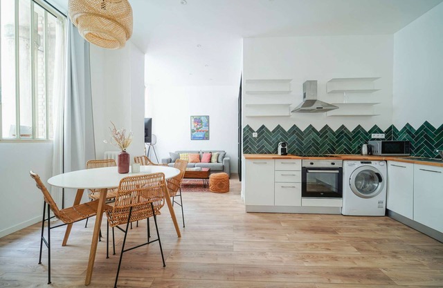 Parisuites 4 people accomodation Central Design & Luxe & Cosy Canal Saint Martin