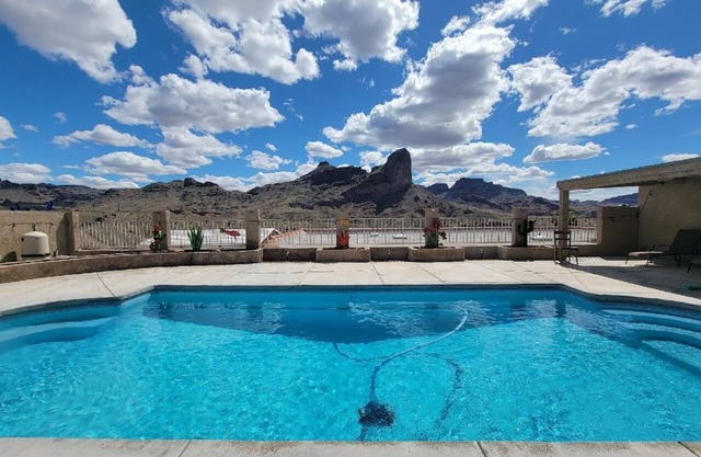 Parker Strip pool house with game room!