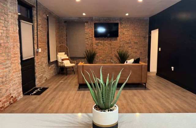Parking Free - King Bed - Short North - Convention
