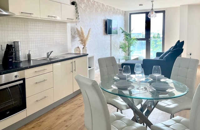 Pass the Keys | 2 Bedroom Apartment Sleeps 6 Etihad Stadium