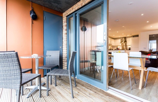 Pass the Keys | Bright, Spacious 2BR Central Cambridge Flat for 4