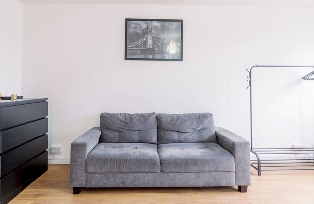 Pass the Keys | Convenient Apartment by Waterloo