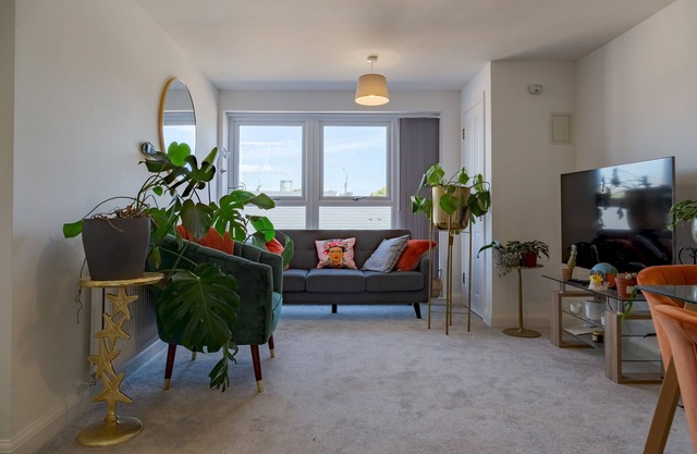 Pass the Keys | NEW Chic 2 Bed Pad Central Free Parking