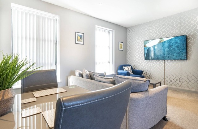 Pass the Keys | Stunning 2BR Duplex w Bars Cafes Parks Nearby