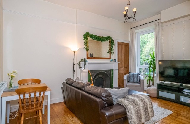 Pass the Keys | Superb 1 Bed Flat in Traditional Victorian Building