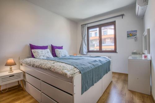 Pastels - 2BD in Trinity Bansko with underground parking by Flat Mаnager