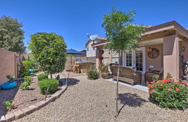 Patio and Grilling Station Family Home in Glendale