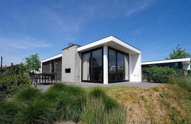 Pavilion Waterfront 6