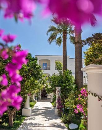 Pazziella Garden & Suites