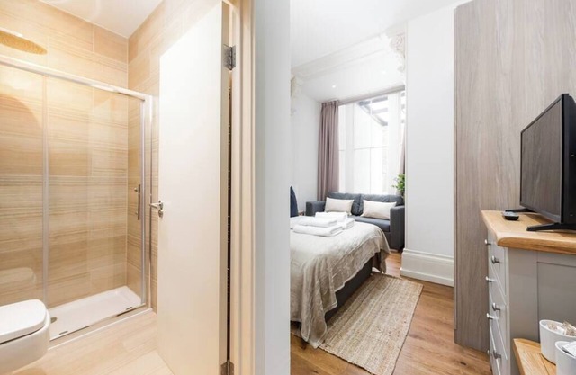 PBC | Modern Private Room in Bayswater (LS5)