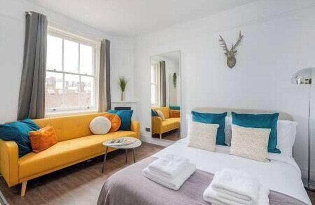 PBC | Modern Studio Apartment in Paddington DT9