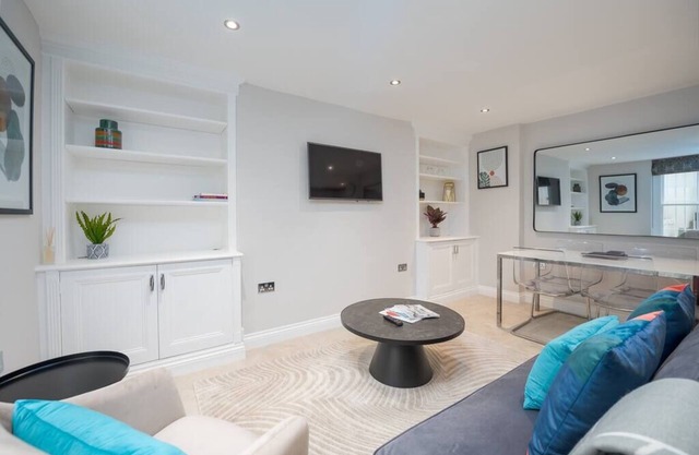 PBC | One Bed Flat w/Terrace Notting Hill CLR