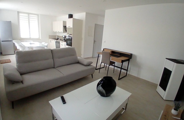 Peace and quiet in the city: house with garden close to shops