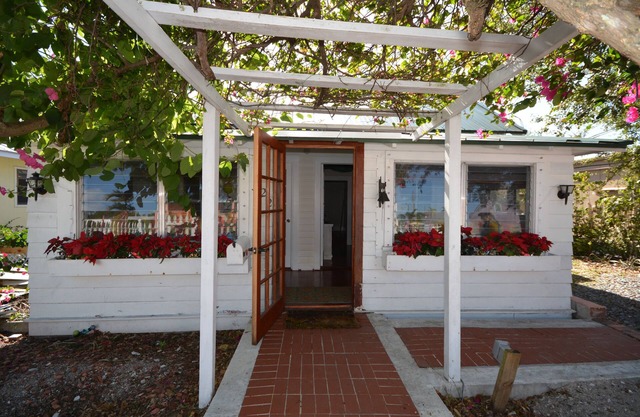PEACE Cottage in the heart of downtown Stuart, Fl.