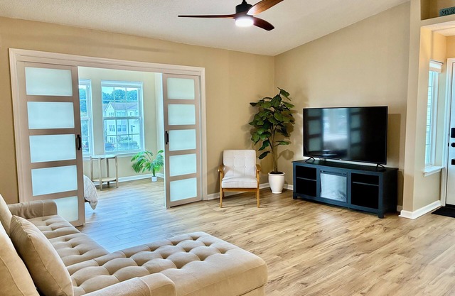 Peaceful 2-bedroom condo at the beach with a water view!