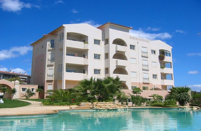 Peaceful 2 Bedroom apartment w/Amazing Sea Views + Infinity pool + Tennis court