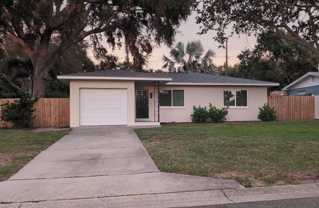 Peaceful 2-bedroom house with AC in Largo