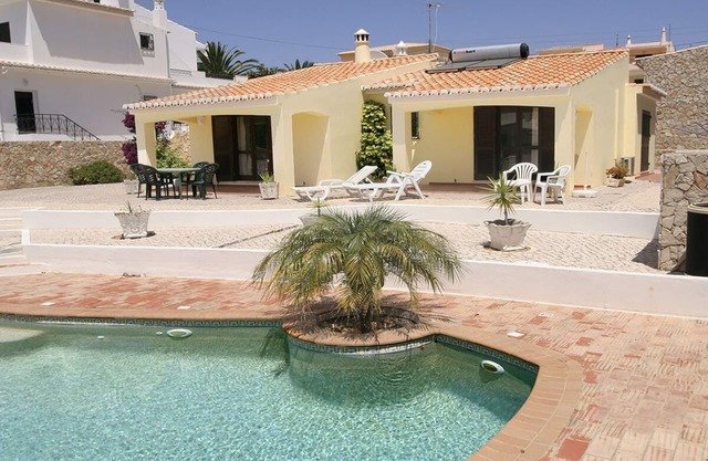 Peaceful 2 Bedroom w/Private Pool + A/C + located near Cafe & Restaurants, WiFi