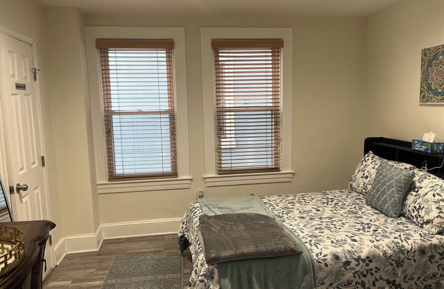 Peaceful 5-bedroom house with AC in charming Baltimore