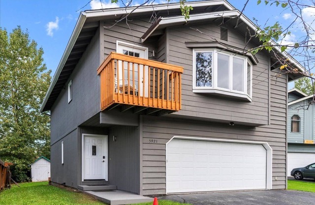 Peaceful Anchorage Stay Near Ocean & Attractions