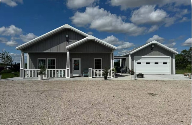 Peaceful and quiet 3 bedroom 2 bath ranch. Perfect to accommodate a party of 8.