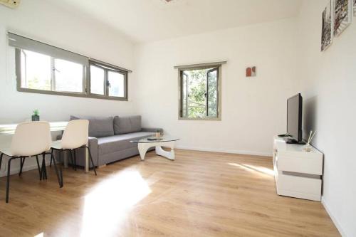 Peaceful Apartment Next To Gordon Beach By Vacay