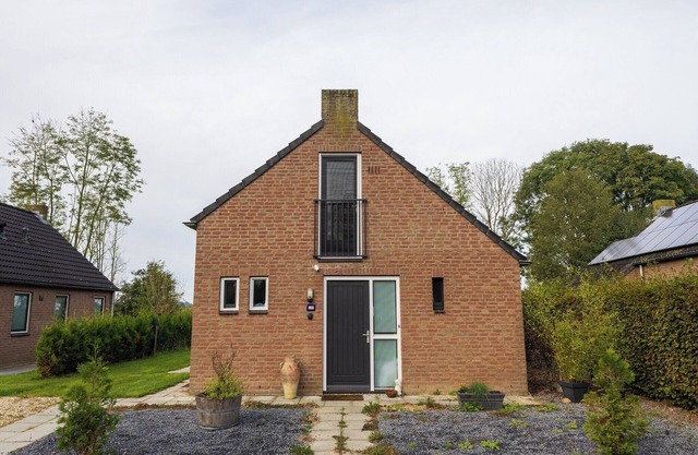 Peaceful Bungalow near Forest Edge