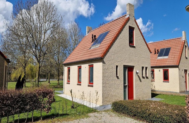 Peaceful Bungalow Near the Shore