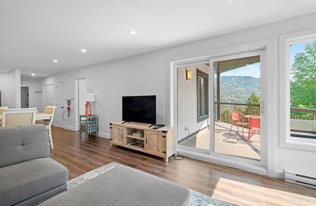Peaceful Condo with Stunning Mountain & Lake Views